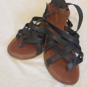 Strap sandals